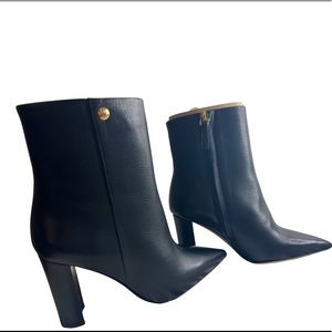 TORY BURCH
Penelope Leather Boots